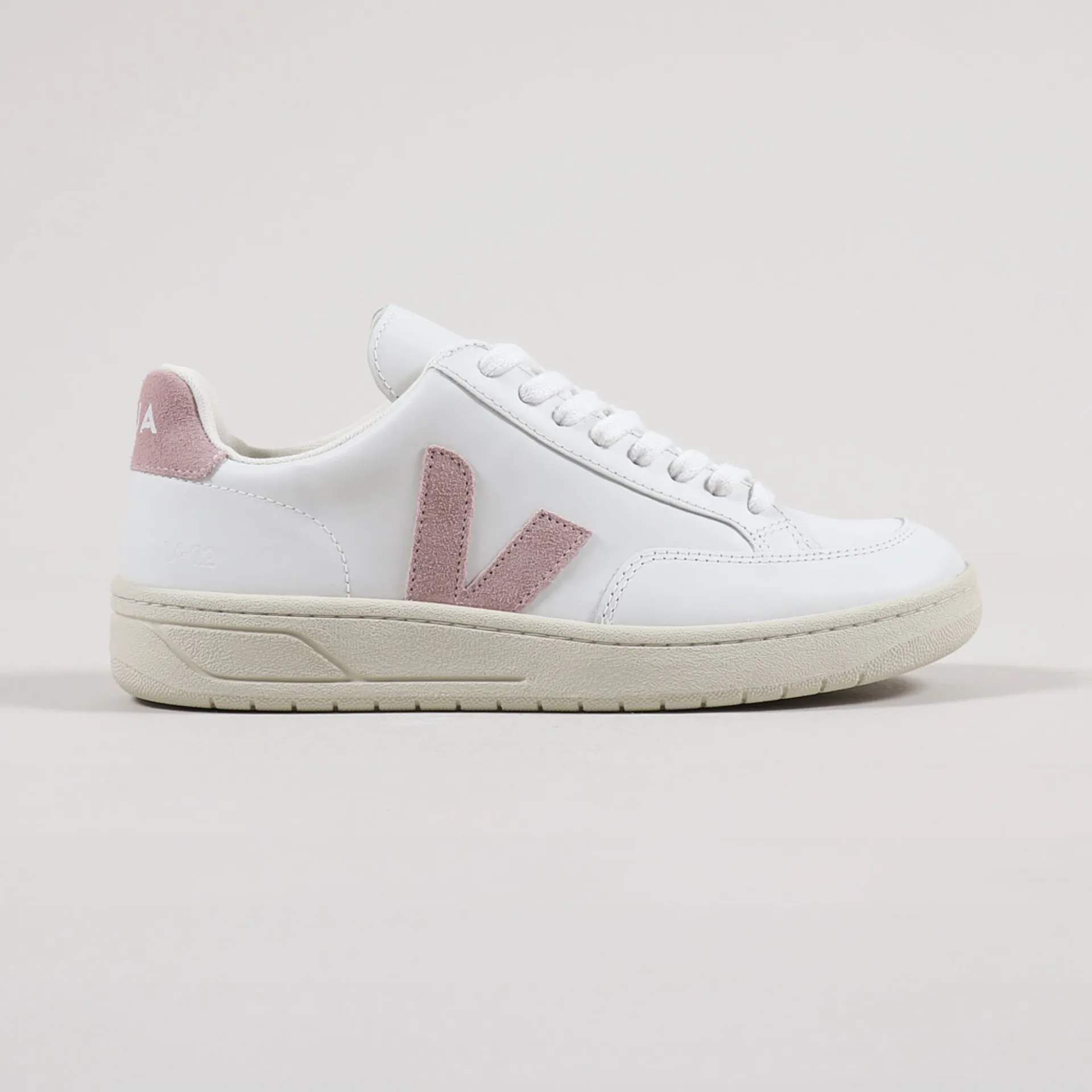 V12LtExwtBabeW2.jpg VEJA V-12 - EXTRA WHITE BABE - Imagen 1